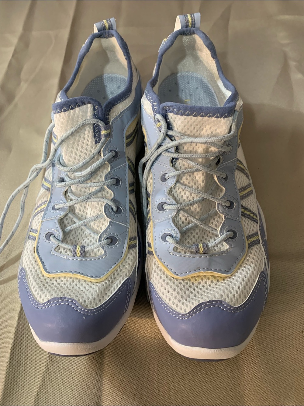 L.L. Bean Light Blue and White Women’s Athletic Sneakers A/5
